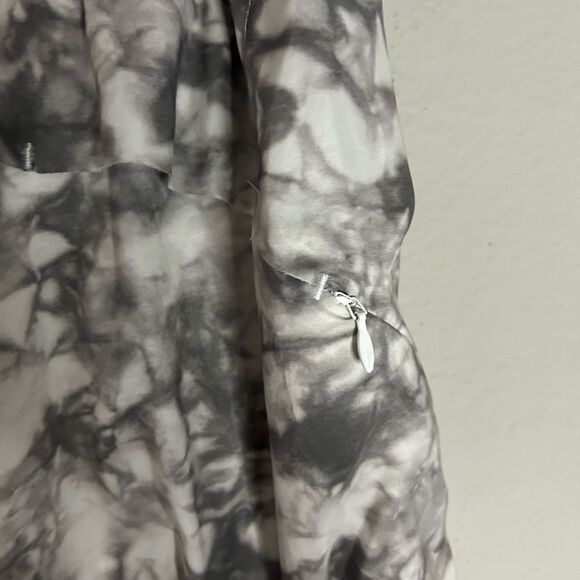 Athleta Printed Mesh Racer Run Short 4” in White Botanics - Picture 7 of 13